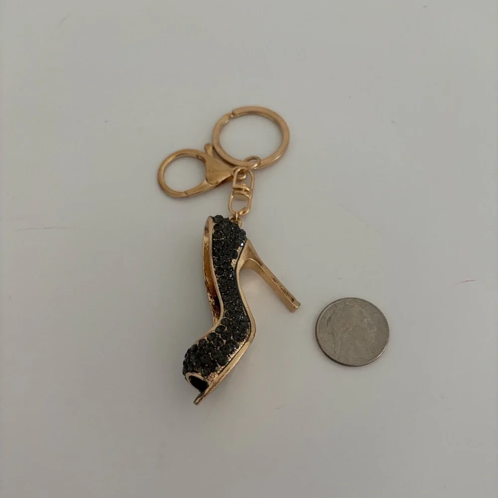 Elegant Black and Gold High Heel Keychain - Picture 6 of 6